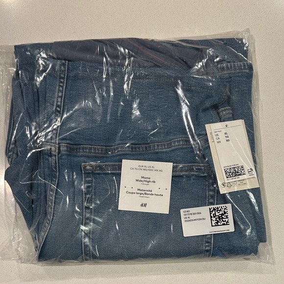 H&M Pants - NWT • H&M Mama Wide/High rib Maternity Jean (Full Length)